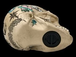 NEMESIS NOW Totenkopf - Tattoo Spardose - Knochenfarben -Modell Und Figurengeschäft 2D FS21508 Totenkopf Tattoo Spardose Knochenfarben 2 1280x1280