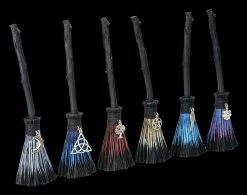 Hexenbesen 6er Set - Positive Energie -Modell Und Figurengeschäft 2D FS23188 Hexenbesen 6er Set Positive Energie 6 1280x1280