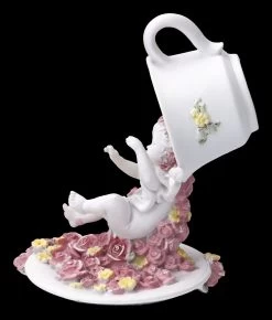 Engel Figur - Putte Fällt Aus Tasse Und Rosen 10 Engel Figur - Putte Fällt Aus Tasse Und Rosen -Modell Und Figurengeschäft 2D FS23698 Engel Figur Putte spielt mit Tasse und Rosen 5 1280x1280