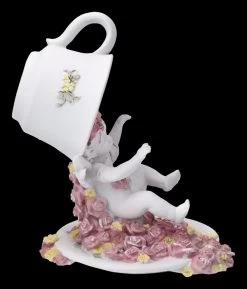 Engel Figur - Putte Fällt Aus Tasse Und Rosen 12 Engel Figur - Putte Fällt Aus Tasse Und Rosen -Modell Und Figurengeschäft 2D FS23698 Engel Figur Putte spielt mit Tasse und Rosen 7 1280x1280