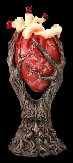 Greenman Figur Umschlingt Rotes Herz