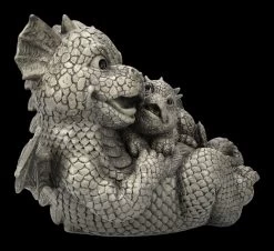 Gartenfigur - Drachen Baby Liegt Auf Mamas Bauch -Modell Und Figurengeschäft 2D FS24287 Gartenfigur Drachen Baby liegend auf Mamas Bauch 5 1280x1280