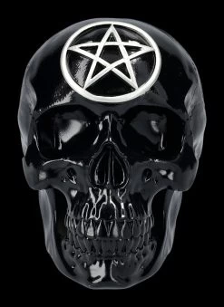 NEMESIS NOW Totenkopf Mit Pentagramm - Black Magic -Modell Und Figurengeschäft 2D FS24632 Totenkopf Pentagramm Black Magic 1 1280x1280