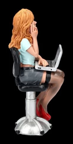 Funny Job Figur - Sekretärin Mit Laptop 12 Funny Job Figur - Sekretärin Mit Laptop -Modell Und Figurengeschäft 2D FS24661 Funny Job Figur Sekretarin mit Laptop 4 1280x1280