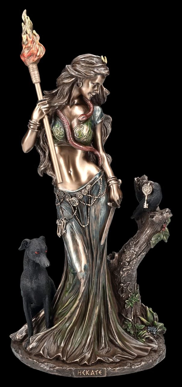 Hekate Figur Mit Fackel, Hund Und Rabe 1 Hekate Figur Mit Fackel, Hund Und Rabe