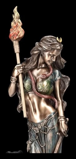 Hekate Figur Mit Fackel, Hund Und Rabe 14 Hekate Figur Mit Fackel, Hund Und Rabe -Modell Und Figurengeschäft 2D FS25094 Hekate Figur mit Fackel Hund und Rabe 8 1280x1280
