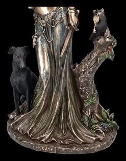 Hekate Figur Mit Fackel, Hund Und Rabe 15 Hekate Figur Mit Fackel, Hund Und Rabe -Modell Und Figurengeschäft 2D FS25094 Hekate Figur mit Fackel Hund und Rabe 9 1280x1280