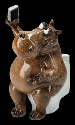 Lustige Nilpferd Figur - Selfie Am Klo -Modell Und Figurengeschäft 2D FS25930 Lustige Nilpferd Figur Selfie am Klo 6 1280x1280