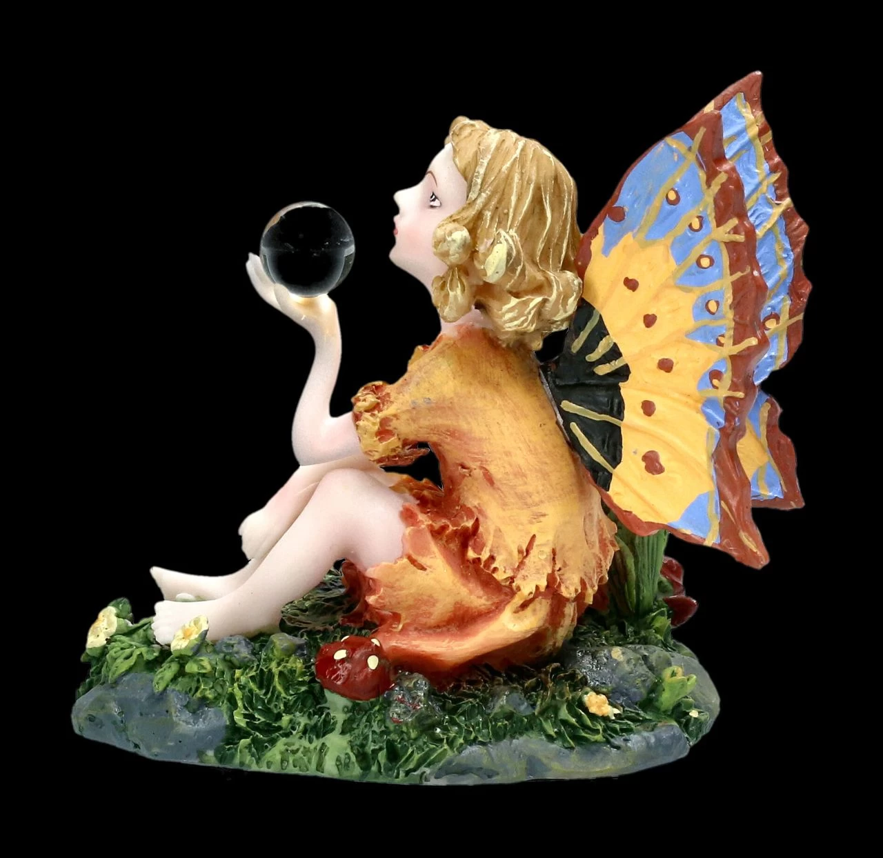 Kleine Elfen Figur Sitzt In Blumenwiese 4 Kleine Elfen Figur Sitzt In Blumenwiese – Bild 4