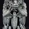 Gargoyle Stützt Sich Auf Schwert