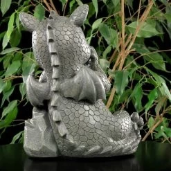 Gartenfigur - Drache Bohrt In Der Nase -Modell Und Figurengeschäft 9366 2 gartenfigur 2 1280x1280