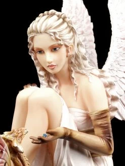 Engel Figur - Nienna Mit Drache Auf Autoreifen -Modell Und Figurengeschäft Engel Autoreifen Drache 4580f539db7103 1280x1280