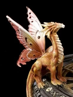 Engel Figur - Nienna Mit Drache Auf Autoreifen -Modell Und Figurengeschäft Engel Autoreifen Drache 6580f53ab80d9e 1280x1280