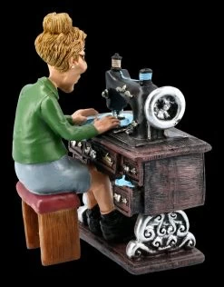 Funny Jobs Figur - Schneiderin An Nähmaschine 8 Funny Jobs Figur - Schneiderin An Nähmaschine -Modell Und Figurengeschäft FS20485 Funny Jobs Figur Schneiderin an Naehmaschine 6 1280x1280