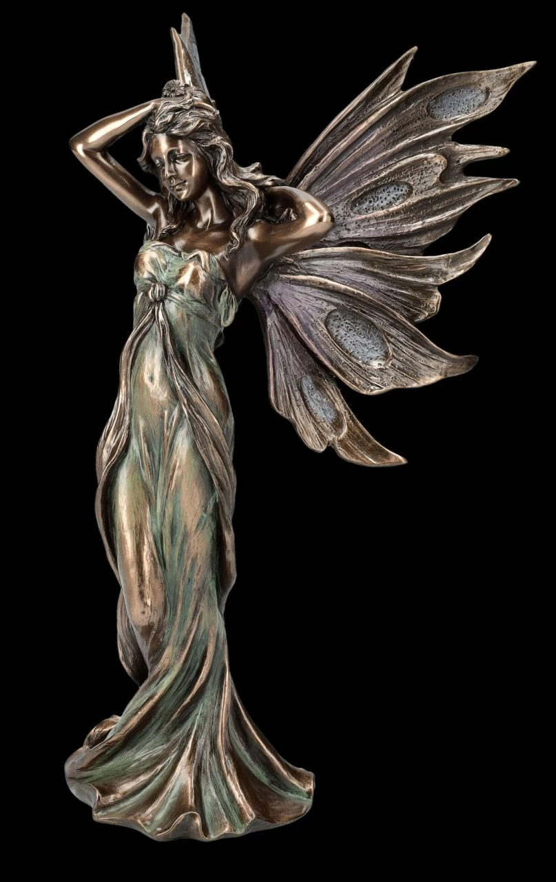 Elfen Figur Streicht Sich Durchs Haar 2 Elfen Figur Streicht Sich Durchs Haar – Bild 2