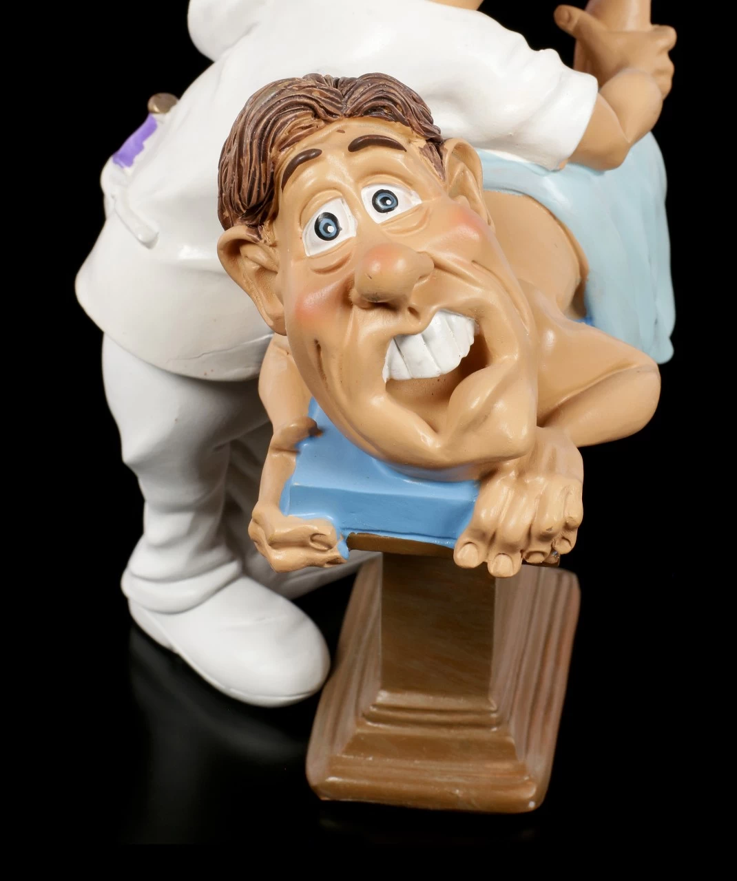 Funny Job Figur - Chiropraktiker Renkt Patienten Ein 6 Funny Job Figur - Chiropraktiker Renkt Patienten Ein – Bild 6