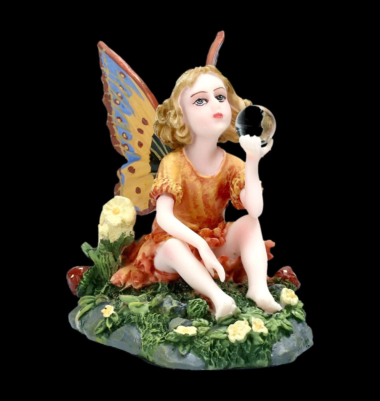 Kleine Elfen Figur Sitzt In Blumenwiese 1 Kleine Elfen Figur Sitzt In Blumenwiese